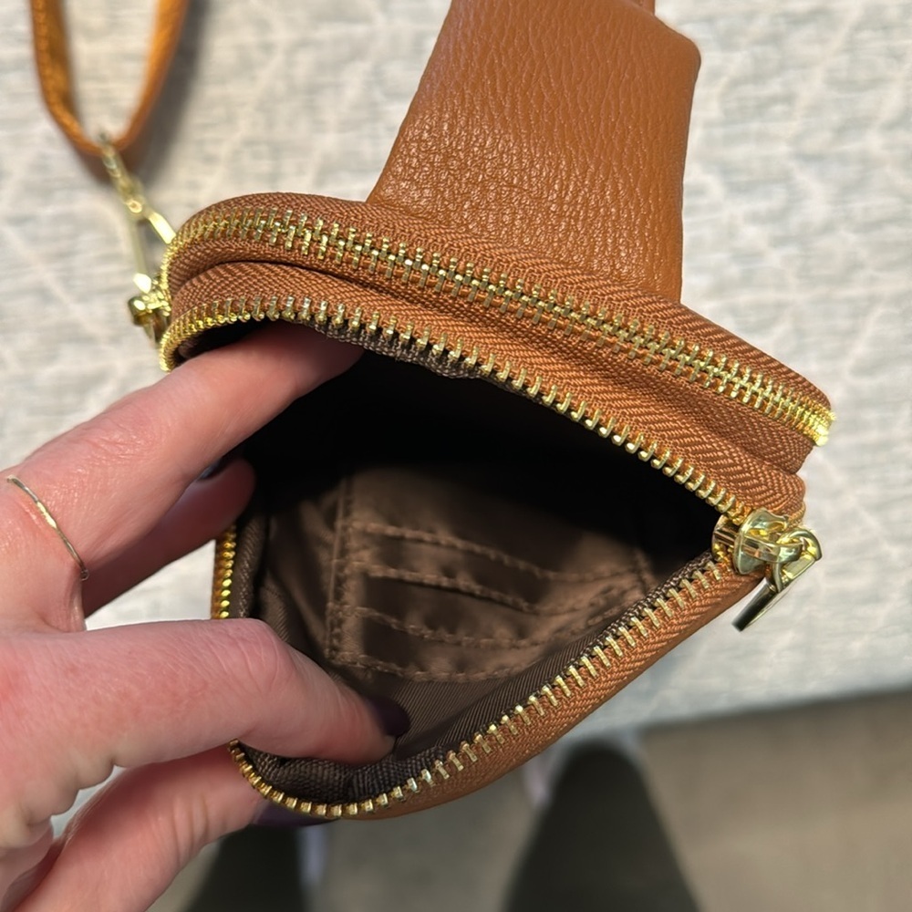 NWOT crossbody - Picture 4 of 5